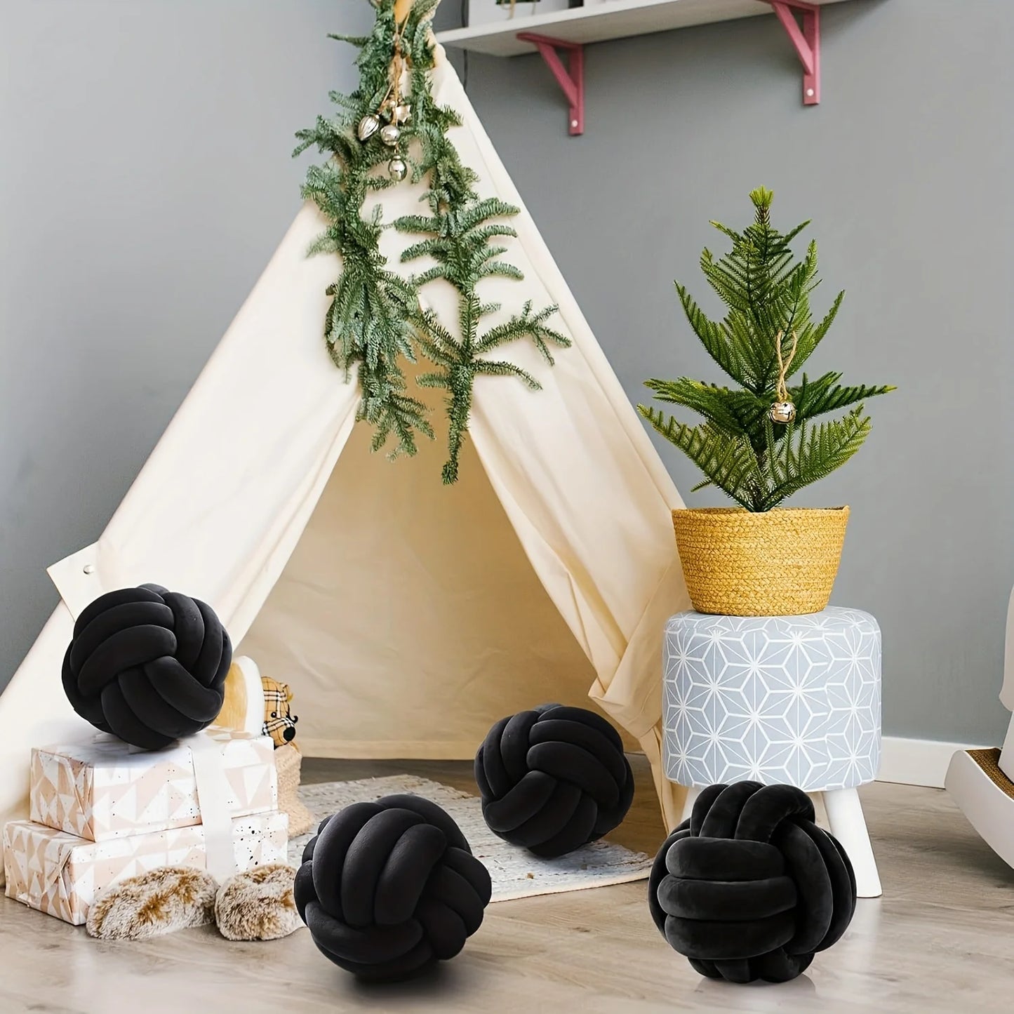 Minimalist Cozy Knot Pillow 987