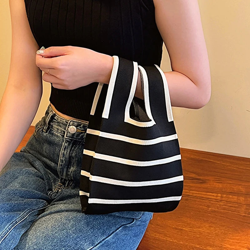 Patterned B&W Knit Mini Wrist Bag 981