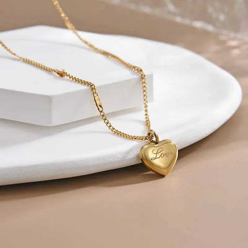 Simple Golden Heart Pendant Necklace 1005